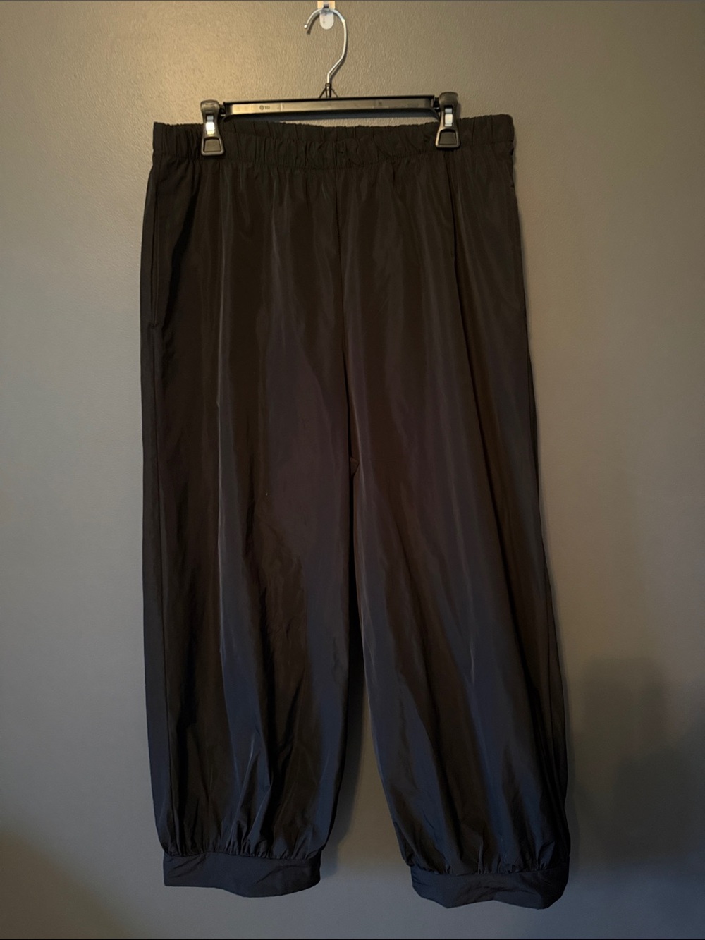 bryn Walker women’s Black Elastic-Waist Pants